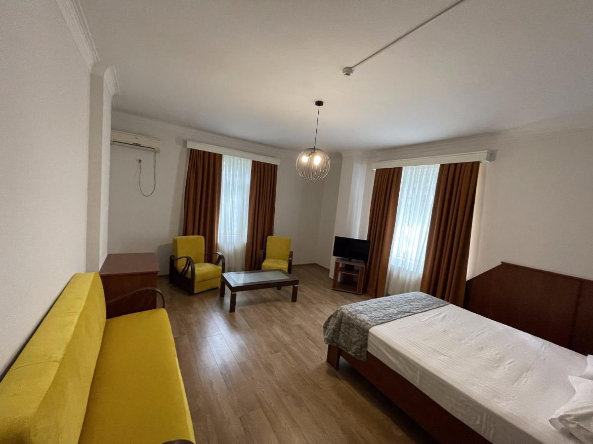 Hotel Aristocrat Tbilisi Exterior foto