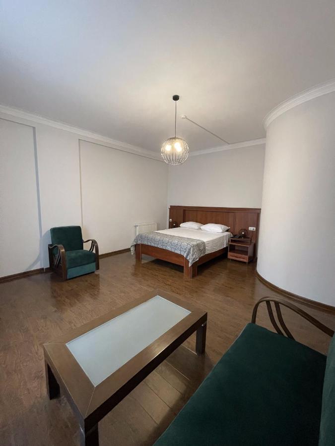 Hotel Aristocrat Tbilisi Exterior foto