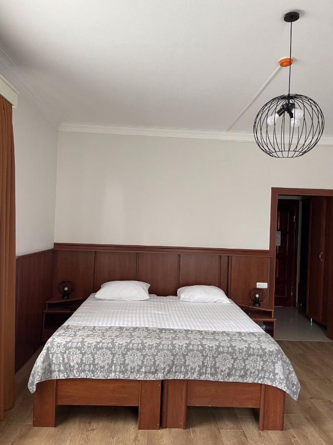 Hotel Aristocrat Tbilisi Exterior foto