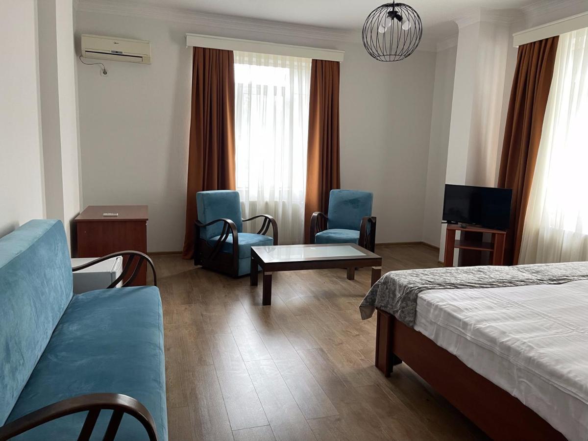 Hotel Aristocrat Tbilisi Exterior foto
