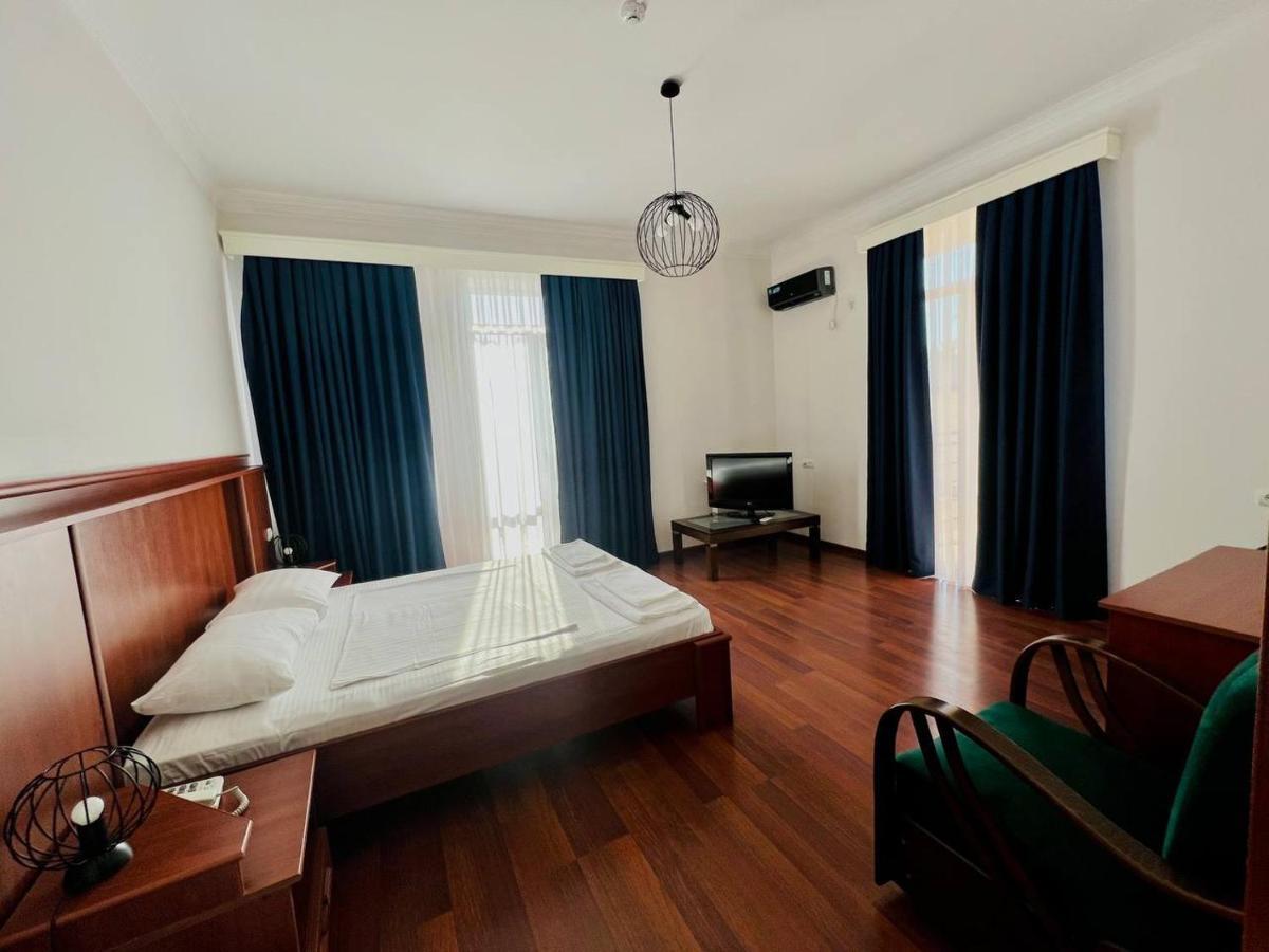 Hotel Aristocrat Tbilisi Exterior foto