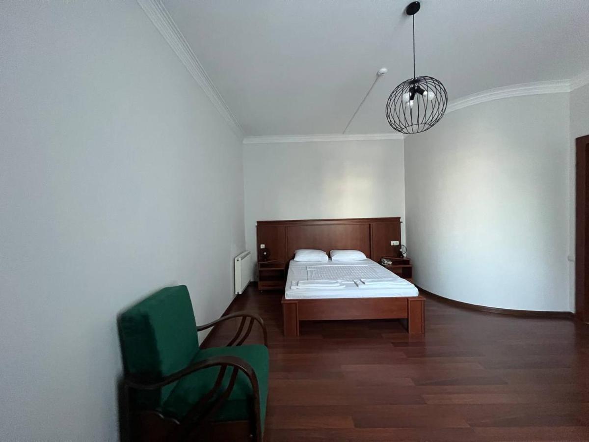 Hotel Aristocrat Tbilisi Exterior foto