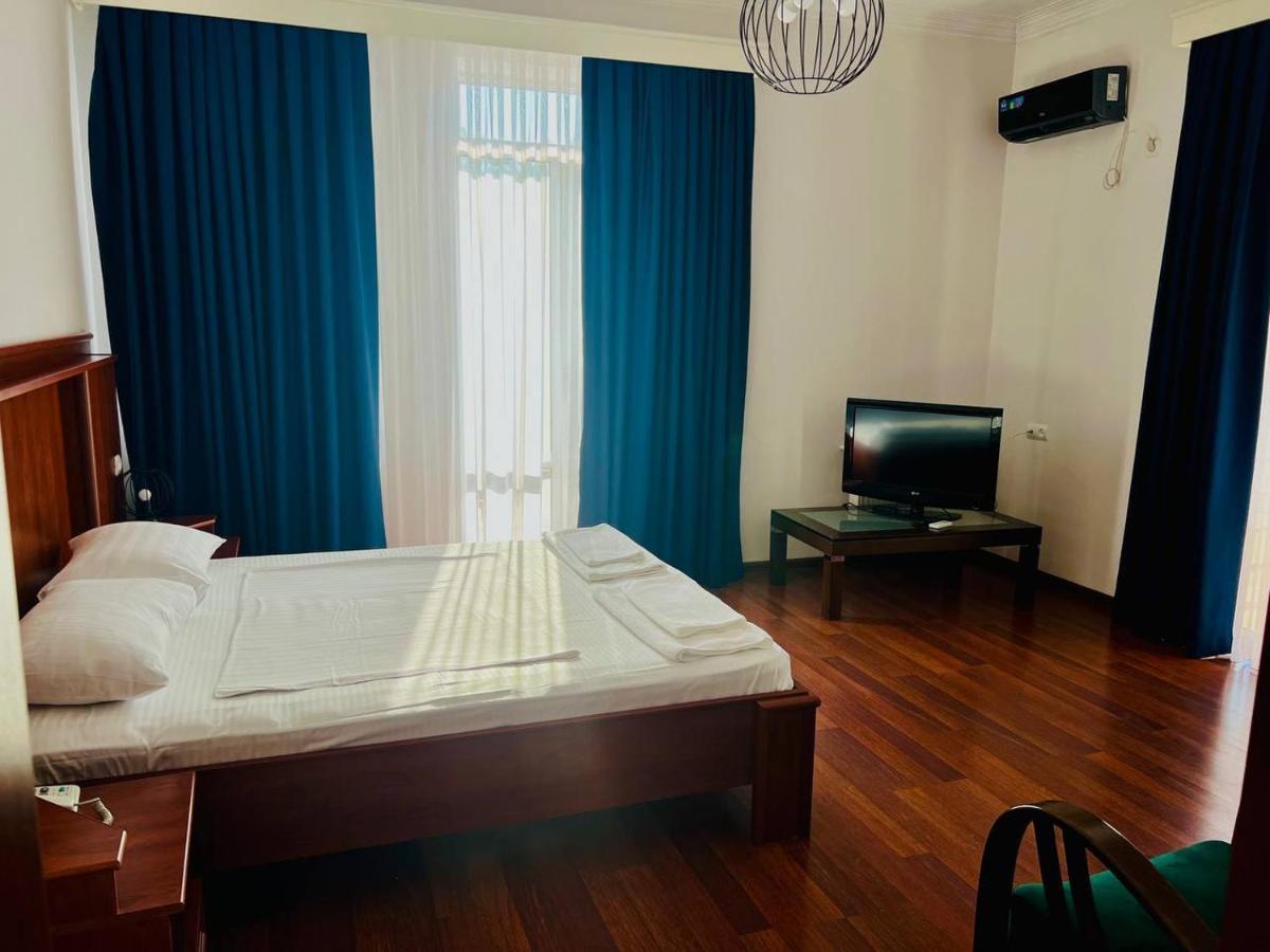 Hotel Aristocrat Tbilisi Exterior foto